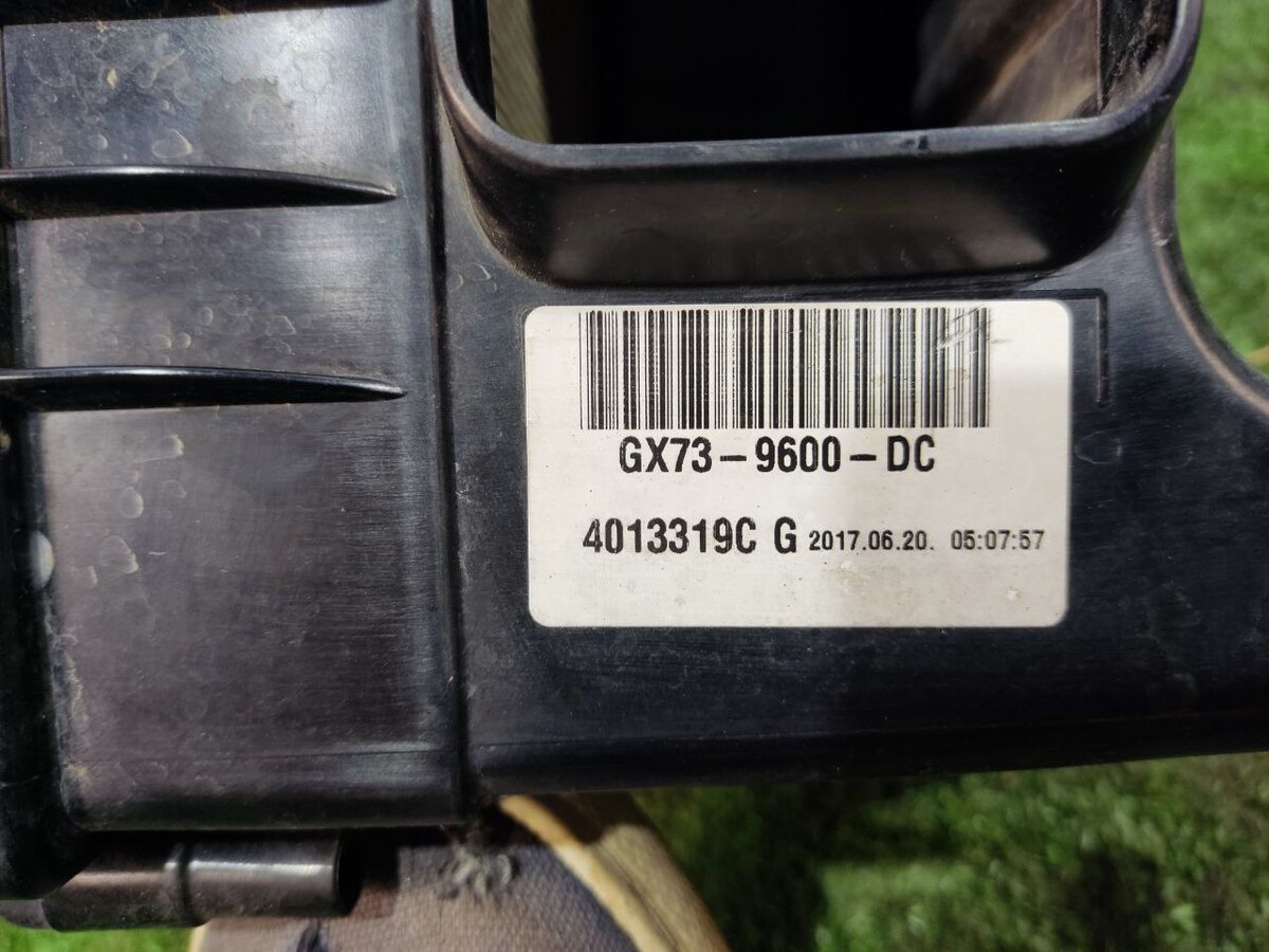 LR105962 Obudowa Filtra Powietrza Range Rover Velar L560 (2018-) używana
